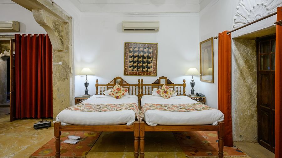 Deo Bagh - 17th Century, Gwalior - twin sharing beds offered at the Rohini Raja Mahal