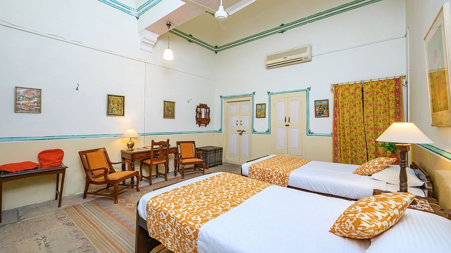 Yellow Room 5