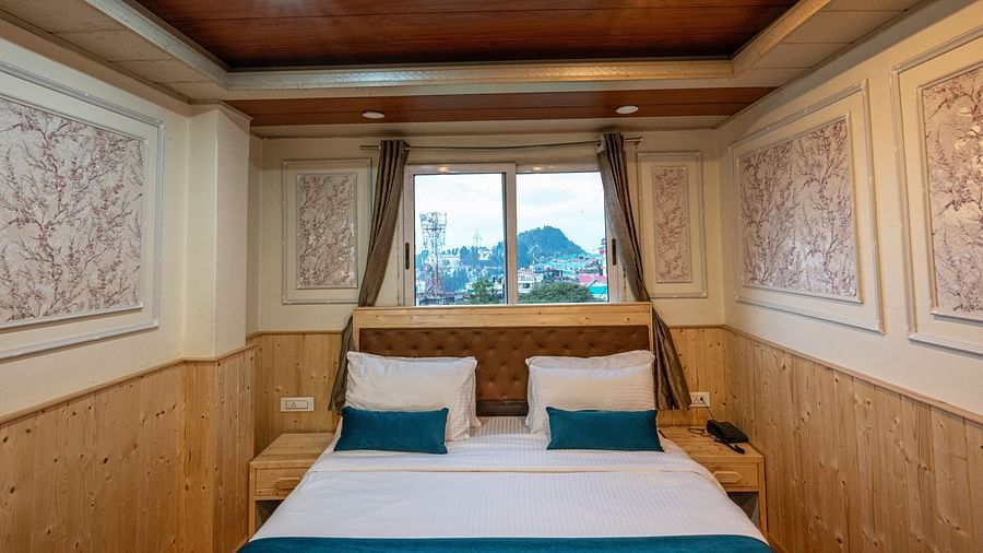 PREMIUM ROOM WITH BALCONY VIEW 2