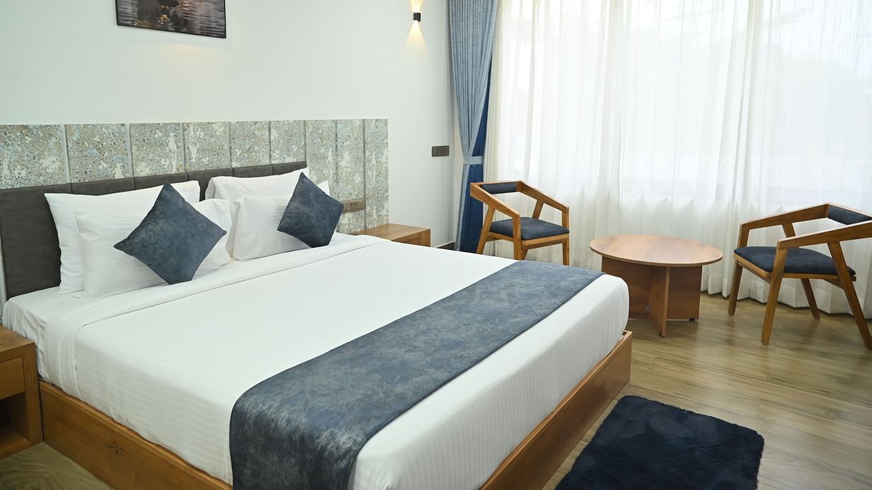 a bed room featuring a king size bed at Clarks Safari Kheda, Ahmedabad