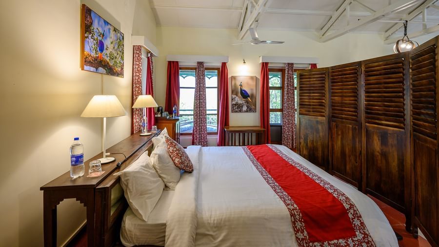  Cozy Bed with 2 lamps above it