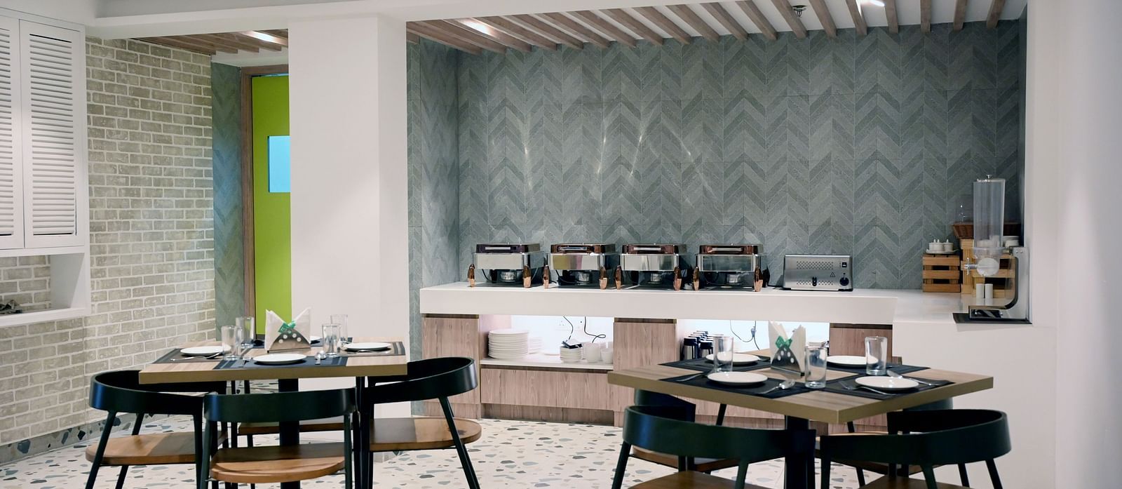 Picture featuring the dining area - Hotel Le ROI Express, Karol Bagh 