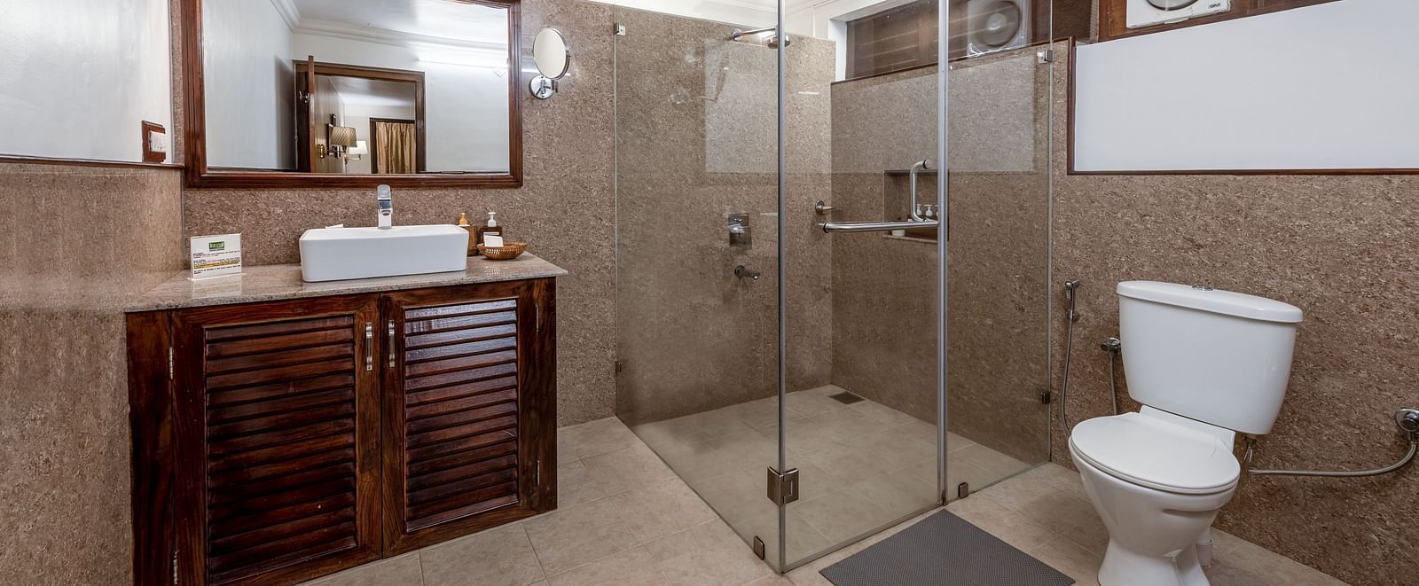 Luxury Suite Bathroom