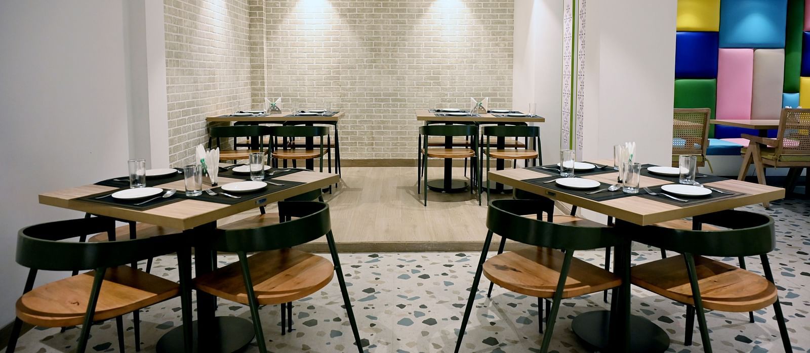 Picture featuring the dining area - Hotel Le ROI Express, Karol Bagh 