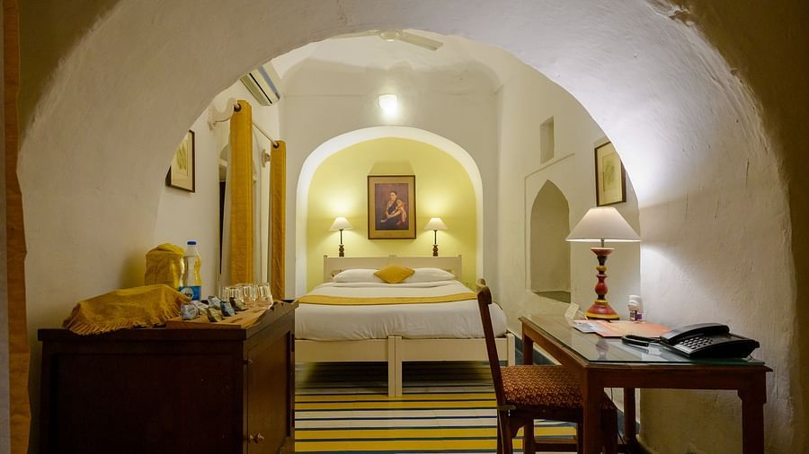 Hill Fort Kesroli 14th Century Alwar - interior view of the Swagat Mahal Room featuring a queen size bed and a work desk with chair