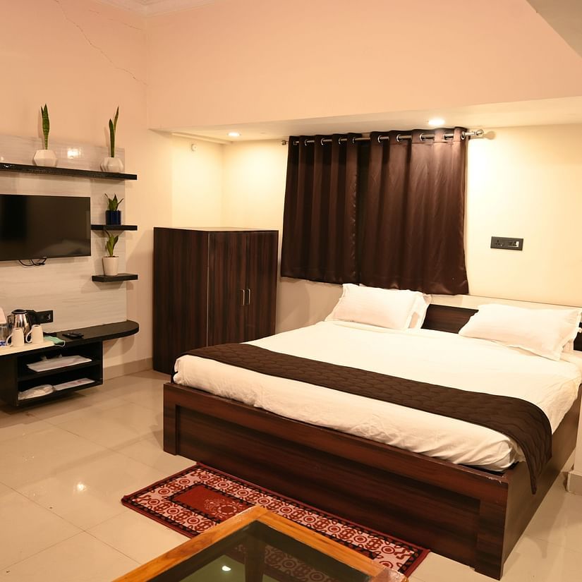 Safari Rooms in McCluskieganj with a cosy bed, a TV and more at Zeromile by Wedlock Greens