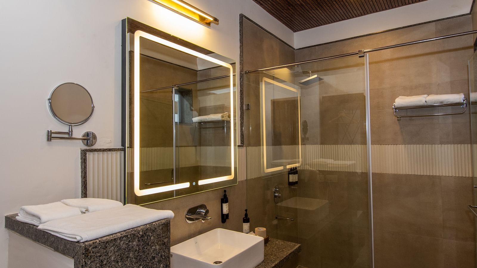 A modern washroom with a sink, an illuminated mirror and a shaving mirror - Rajbagh Wellness, Udaipur