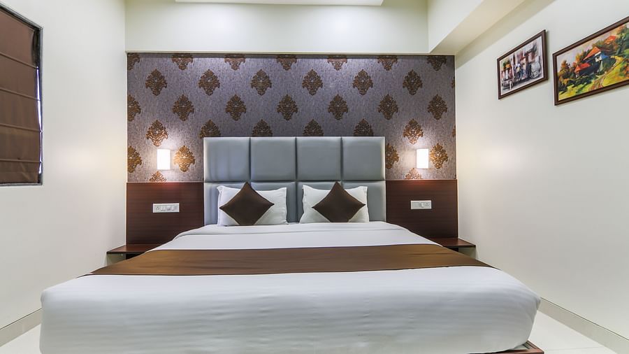 Deluxe King bedroom
