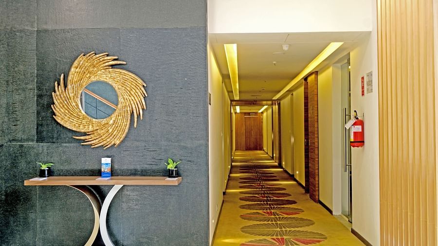 12 Rooms corridor