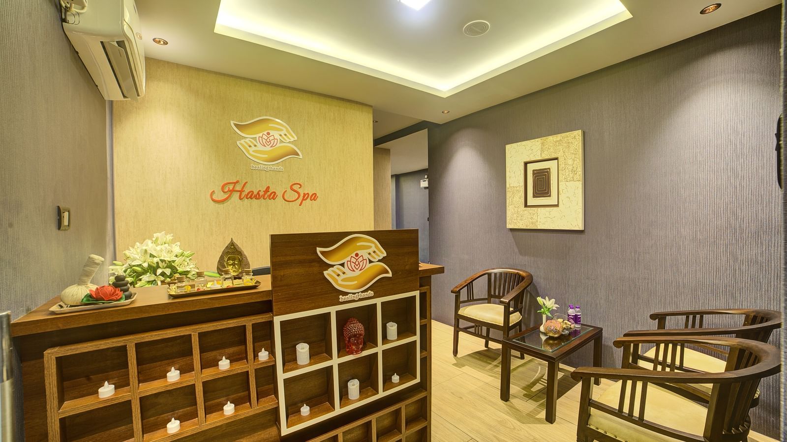 The reception area of the Hasta Spa with a common seating area in the corner at Ilara Hotels & Spa, Tada.