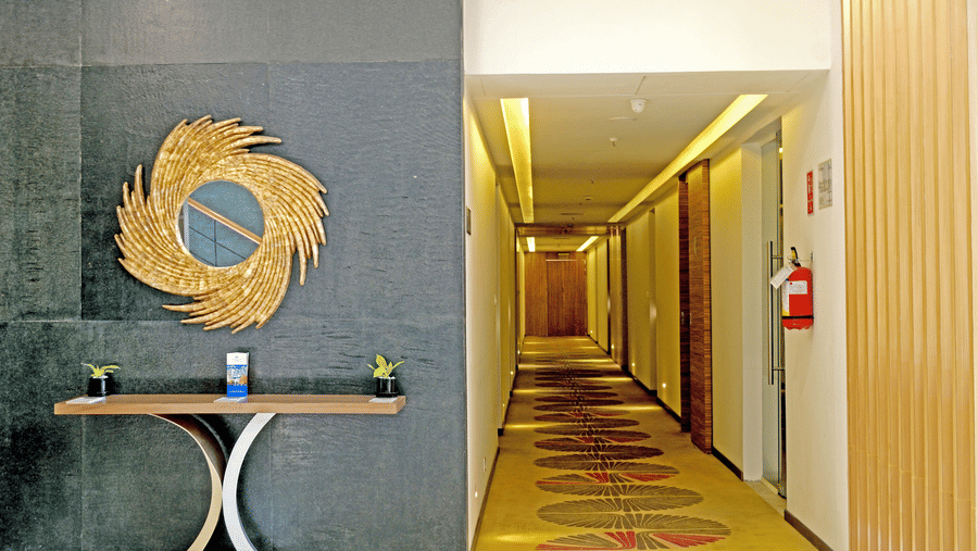 12 Rooms corridor