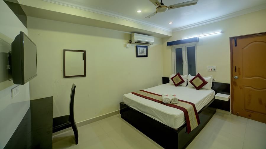 DELUXE ROOM (1)