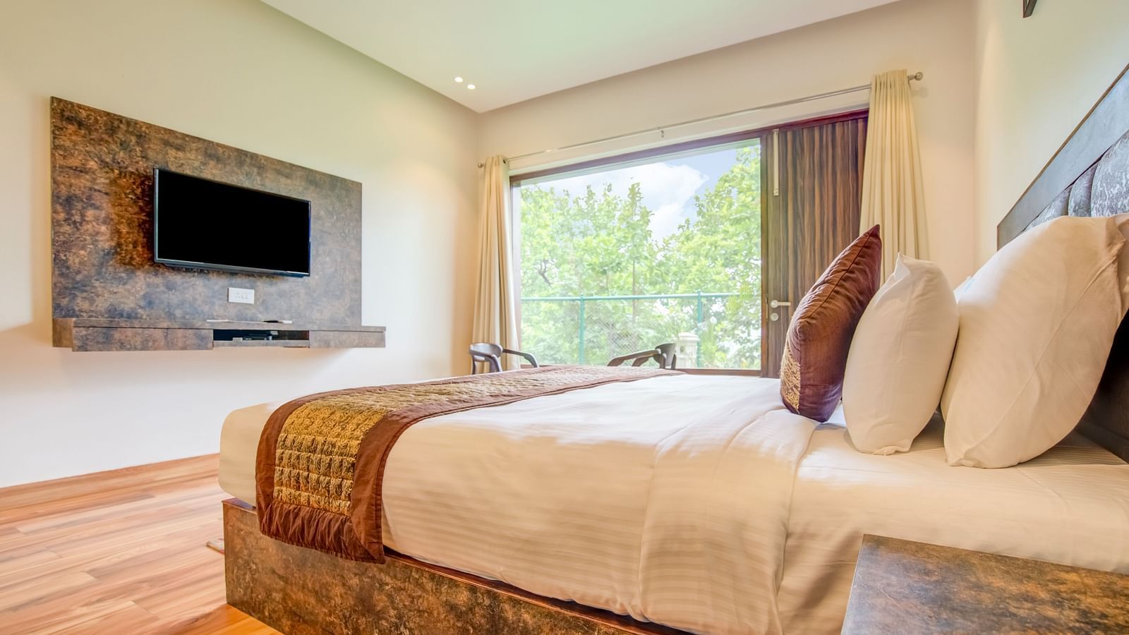 An image of a bedroom with balcony - Summit Jungle Resort, Lansdowne