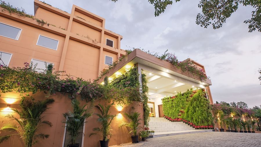 Hotels for Holi in Mathura, best hotel in Mathura a 18