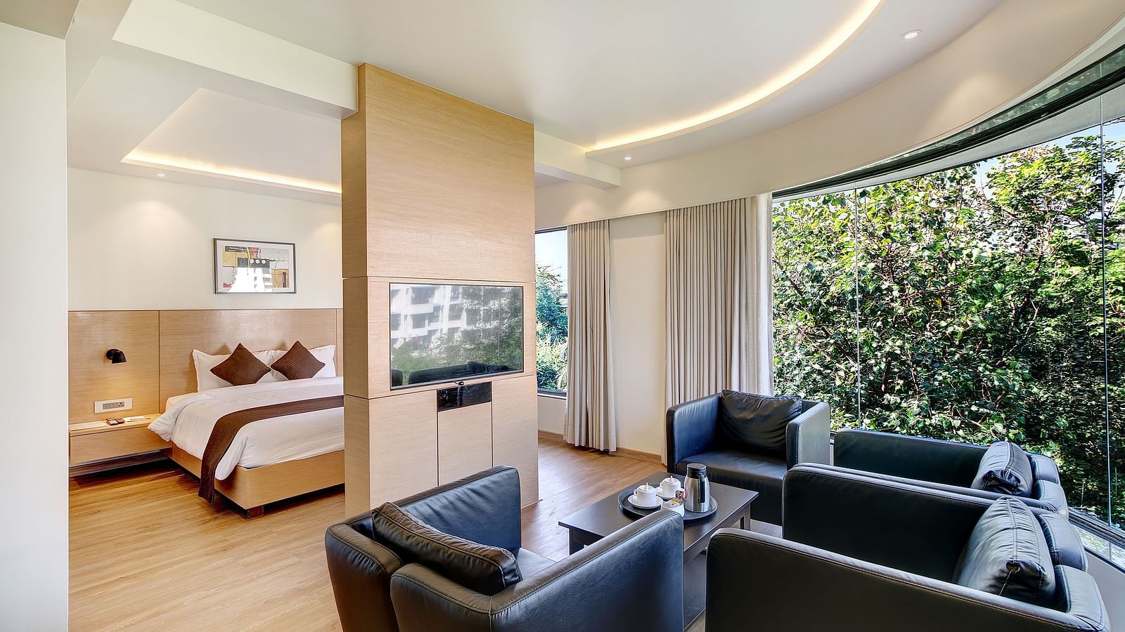 Luxury Room at Hotel Mumbai House, Ghansoli