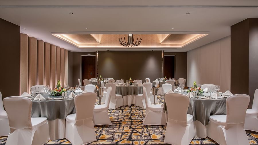 Emerald III - Cabaret Fine Dining