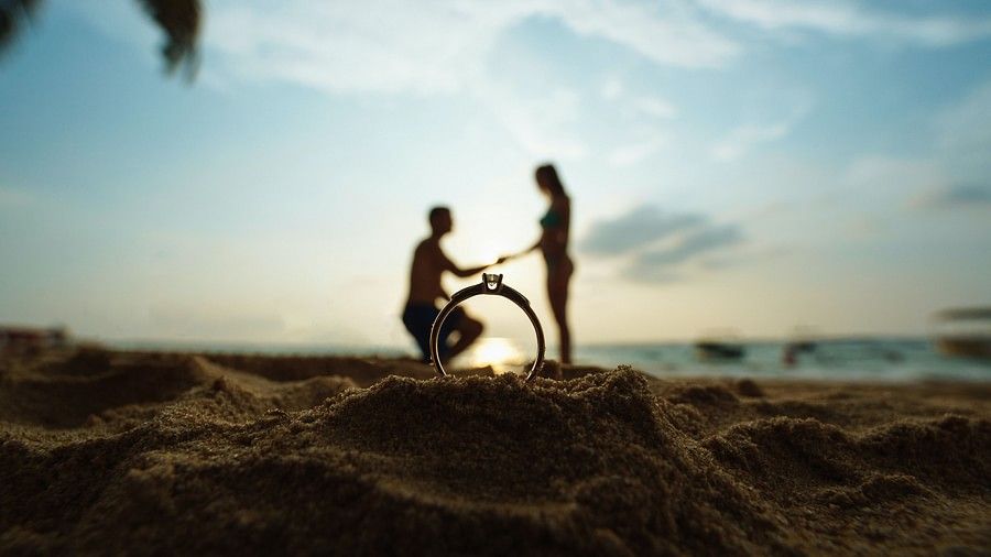 silhouette of a beach proposal in goa