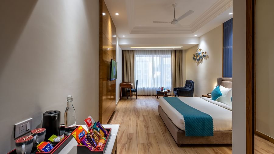 EXECUTIVE ROOM 