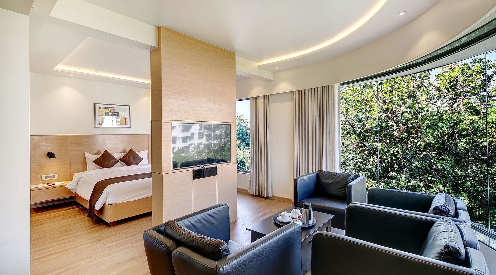 Luxury Room at Hotel Mumbai House, Ghansoli