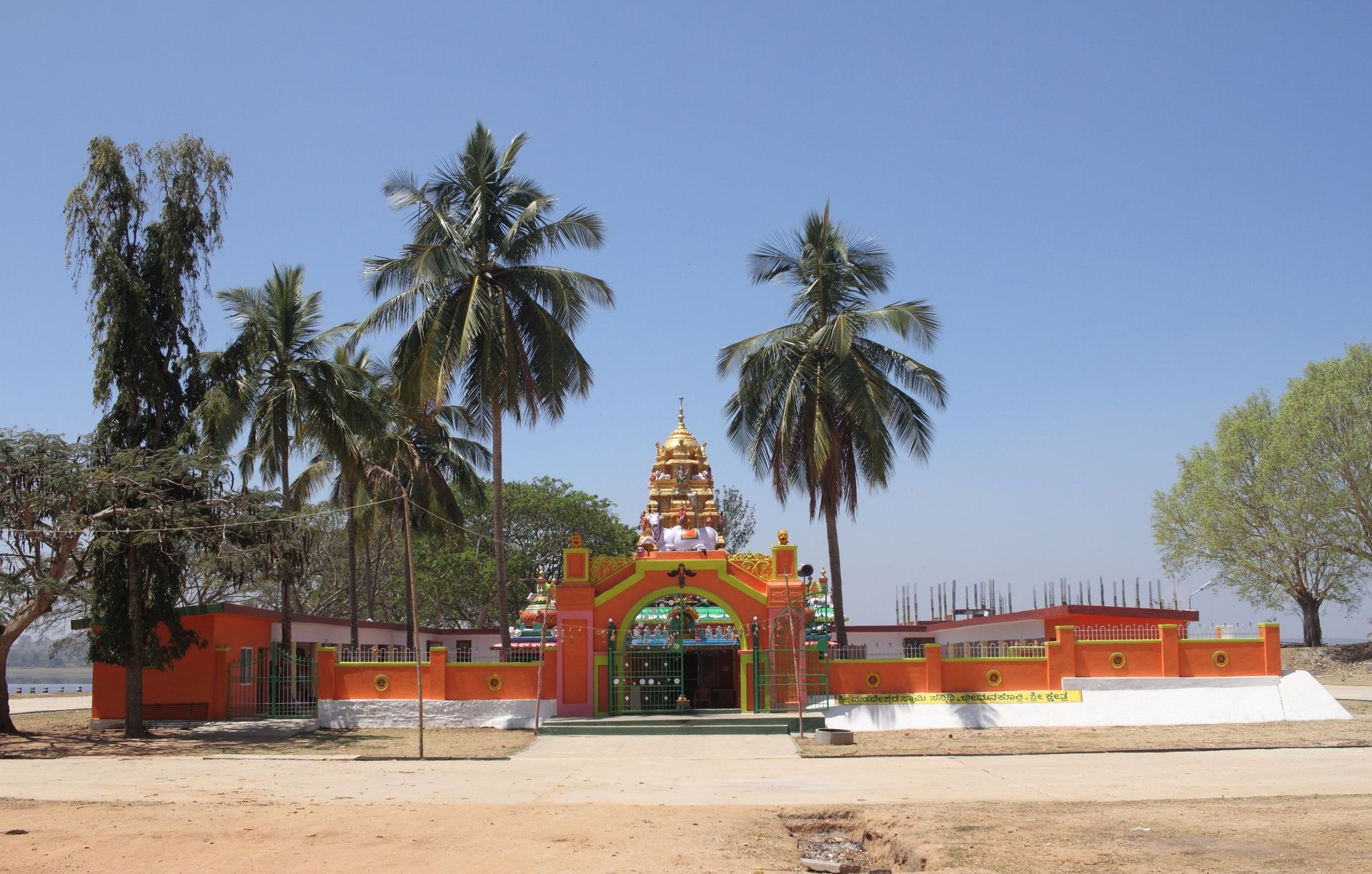 Bheemanakolli Mahadeshwara Temple with palm trees.