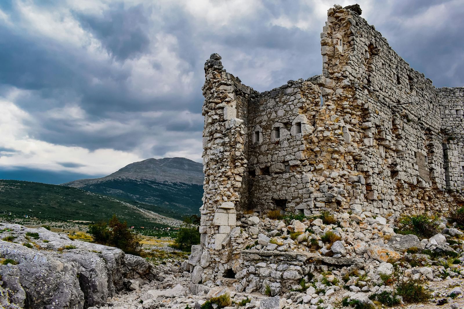 An ancient fort against a cloudy sky.