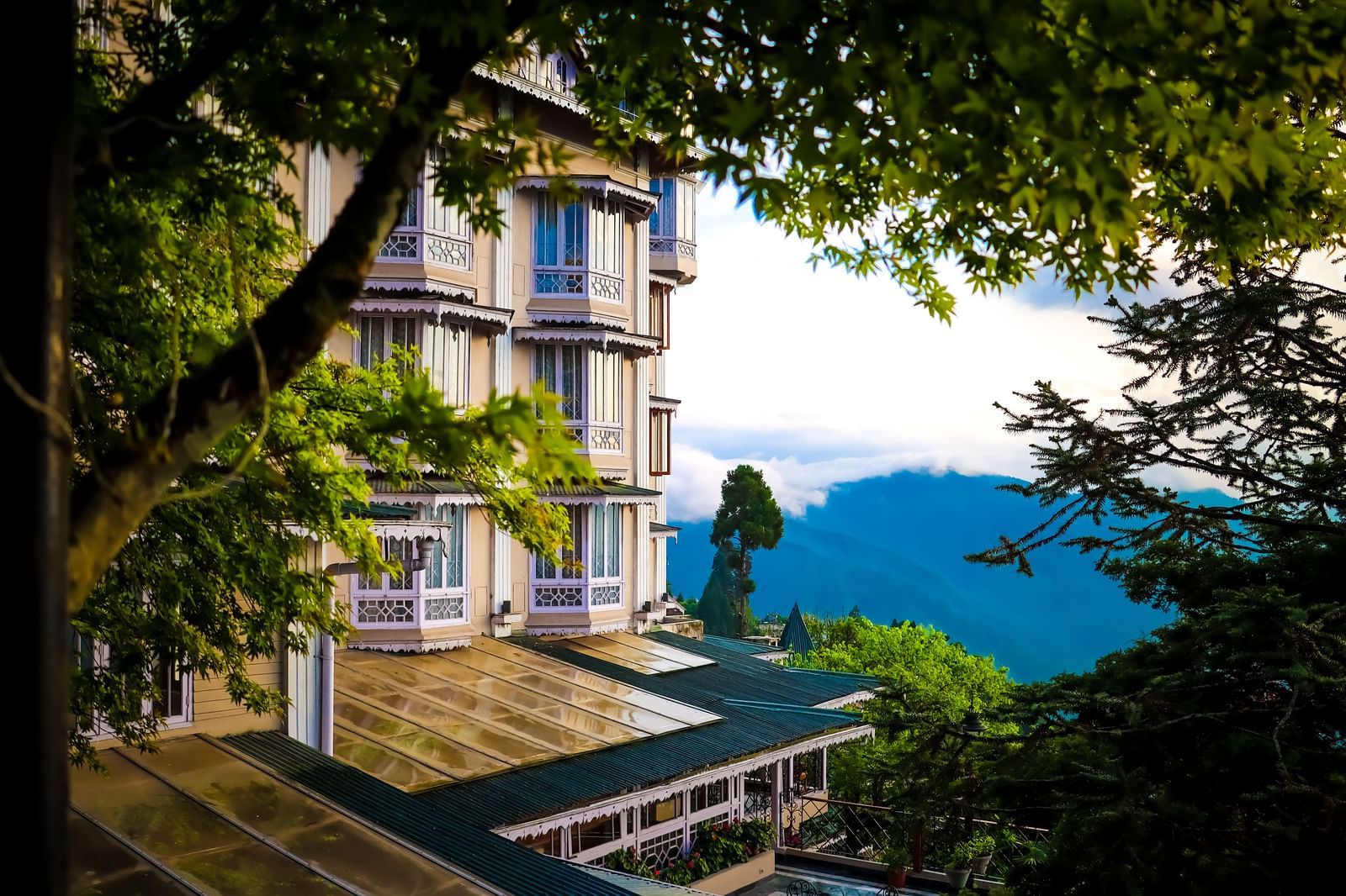 Scenic side view of Cedar Inn surrounded by greenery