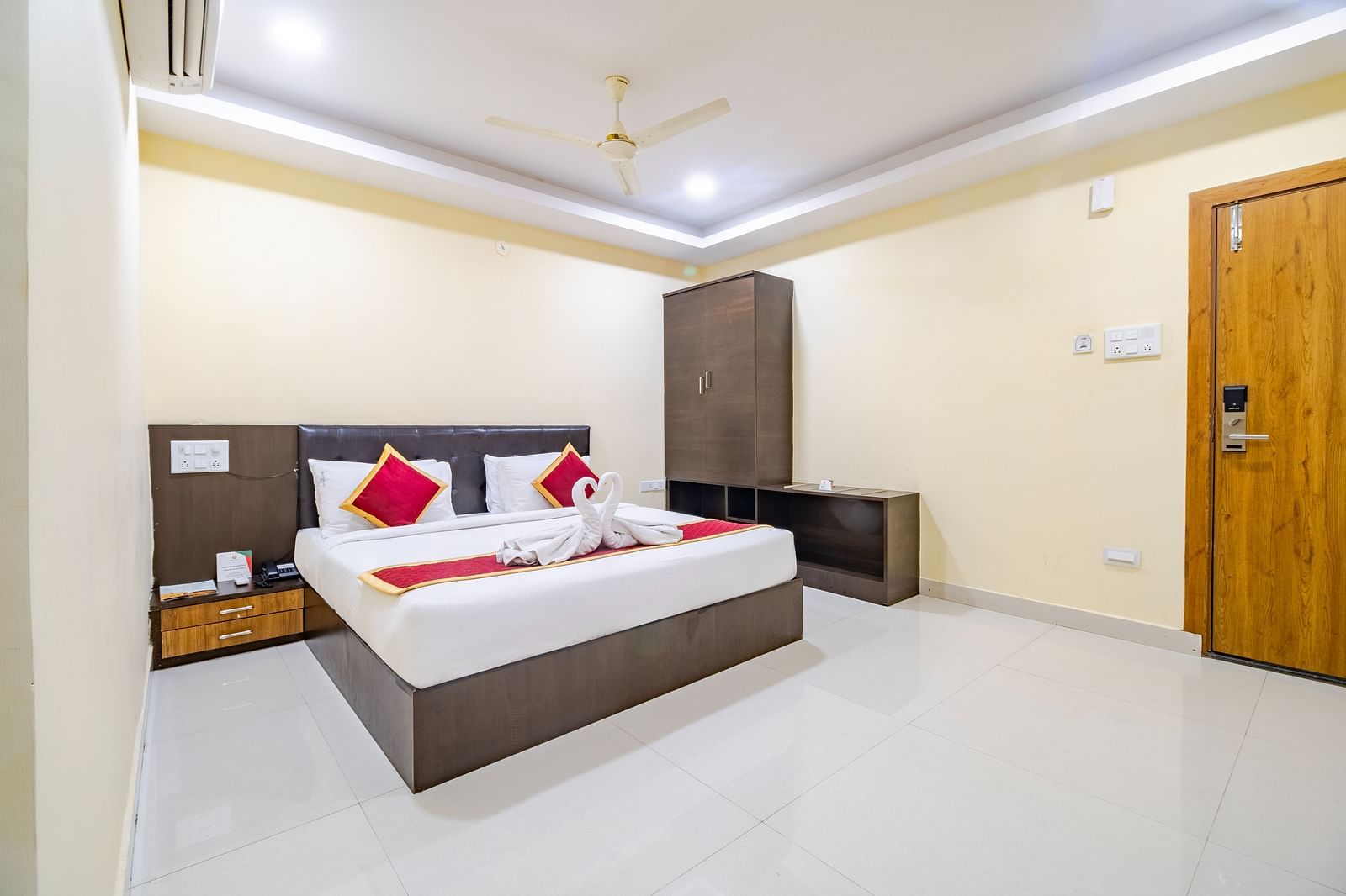 Executive room view with corner wardrobe at Lemonridge Hotels