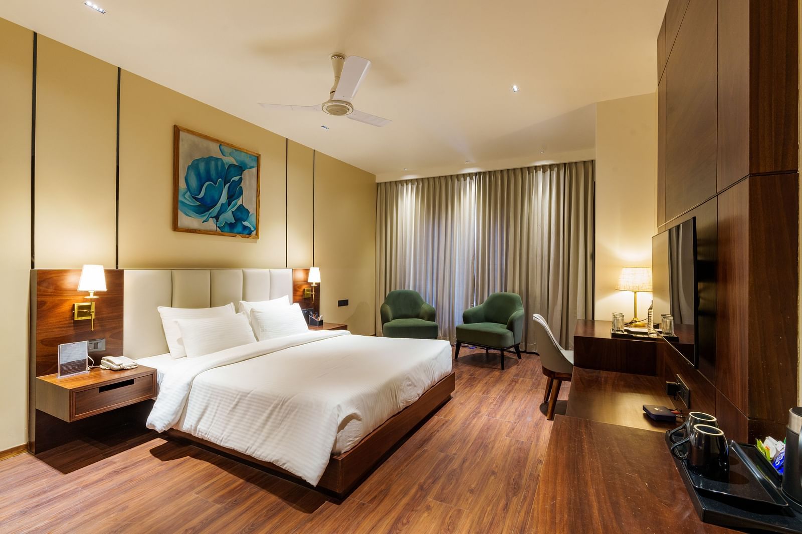 Deluxe King Room at Visthara - Urban Boutique Hotel 1
