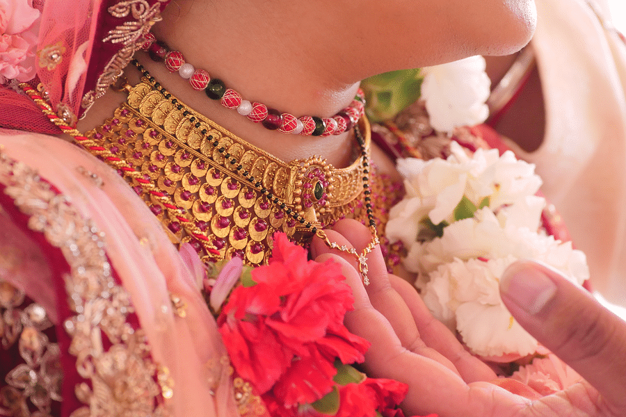 bride with mangalsutra