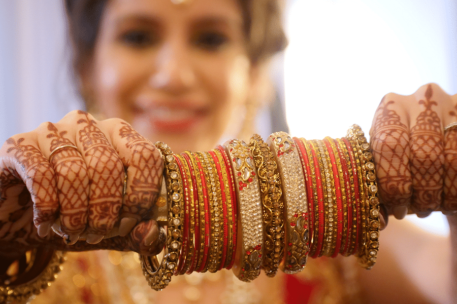 bride looking at her bangles