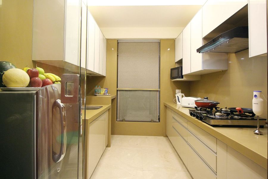 rooms with well-equipped kitchen in khar
