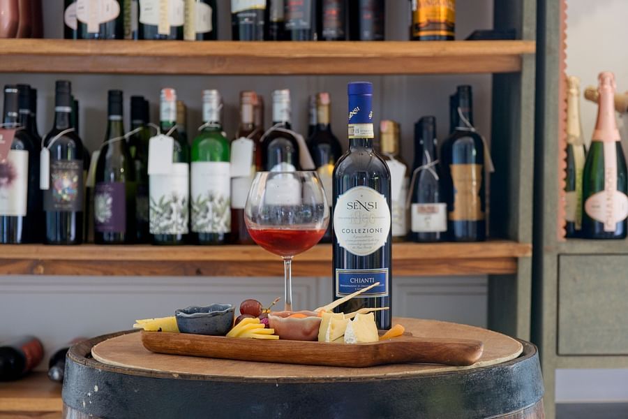 alt-text Wine Cheese Delly