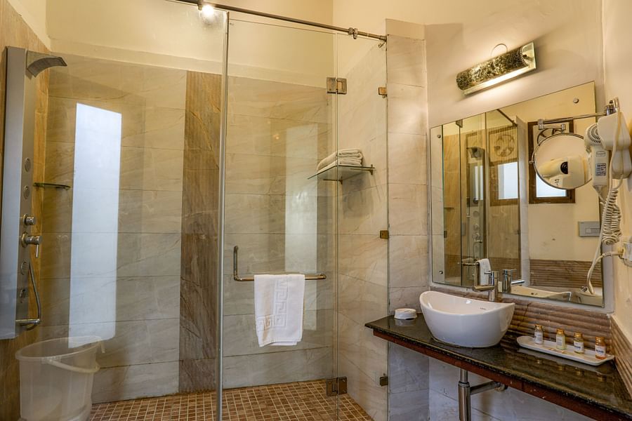 whirlpool room bathroom - Corbett Panorama Resort, Ramnagar