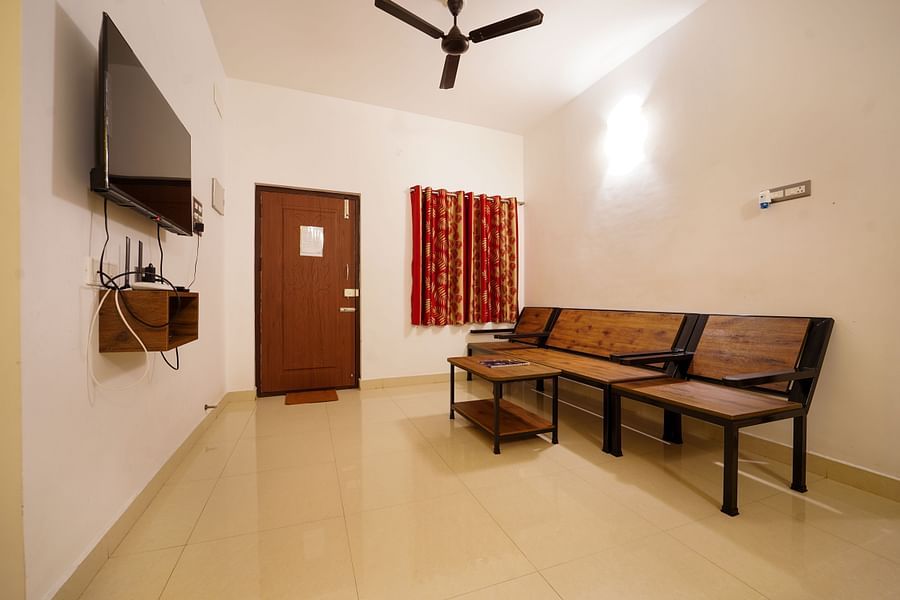 alt-text Le Poshe Luxury Two bedroom Villa Hall 1