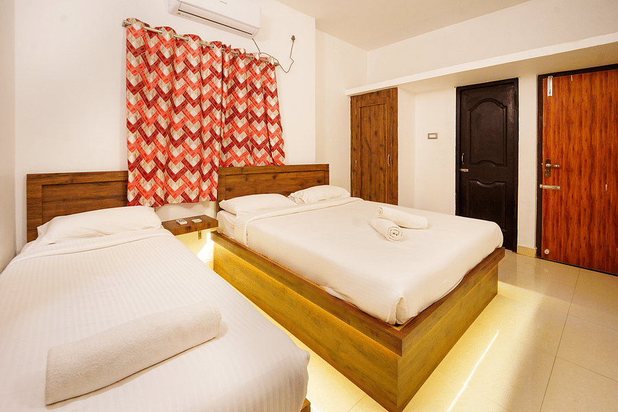 alt-text A double bed and a single bed at Three Bedroom Villa Bedroom Le Poshe Luxury 