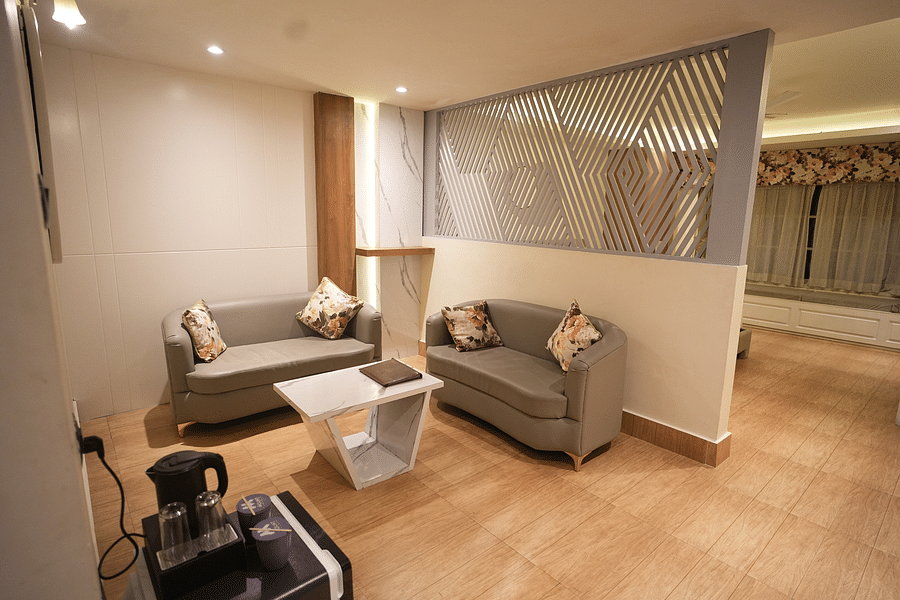 alt-text King Suite (2)