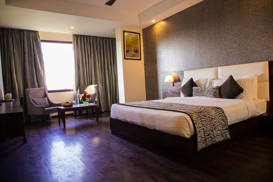 Deluxe room with king size bed
