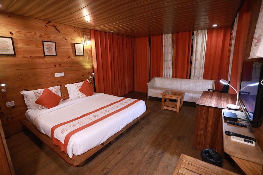 alt-text Deluxe Cottage interior