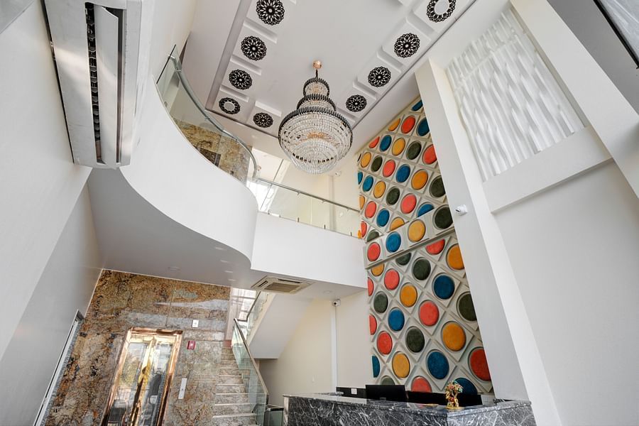alt-text Reception with decorated ceiling at hotel the White Moon