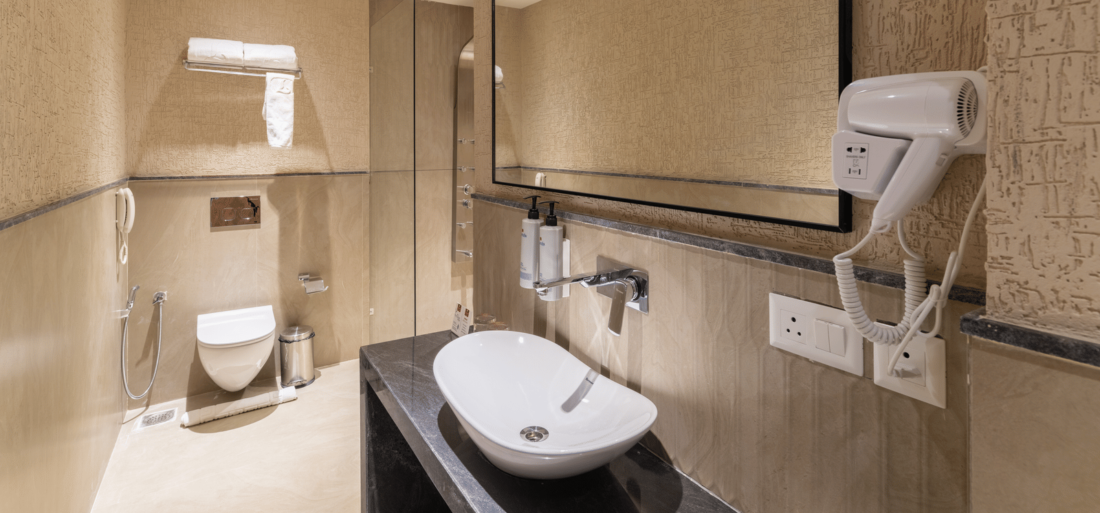 Suit Room Washroom