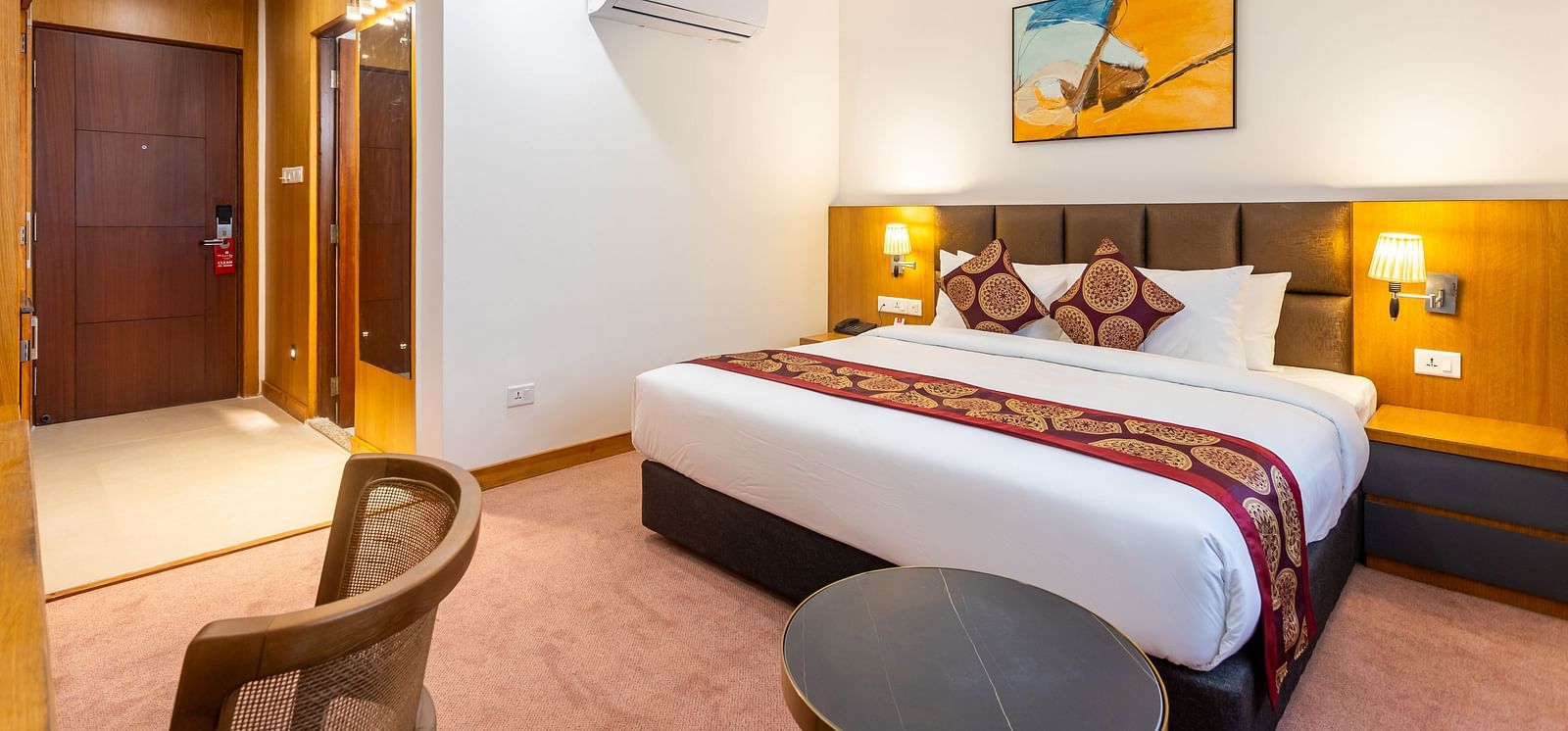 Deluxe King Room Image Number 2