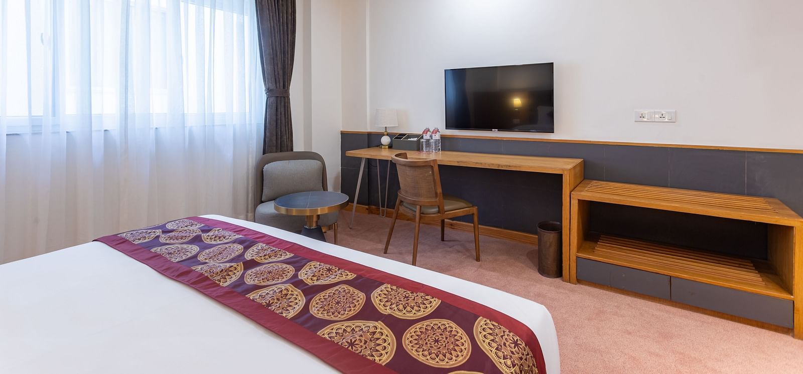 Deluxe King Room Image Number 4