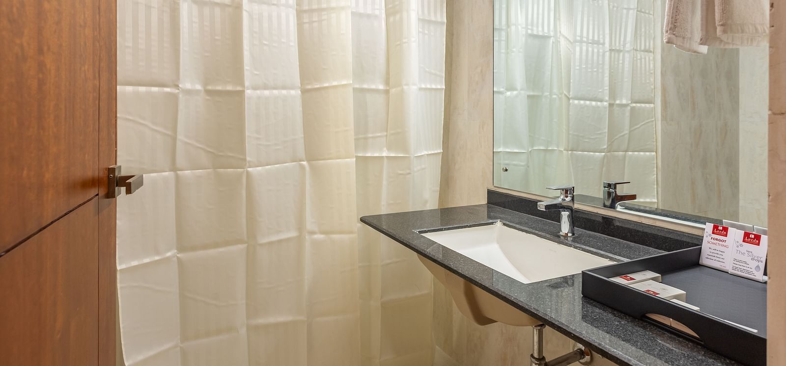 Deluxe King Room Image Number 5