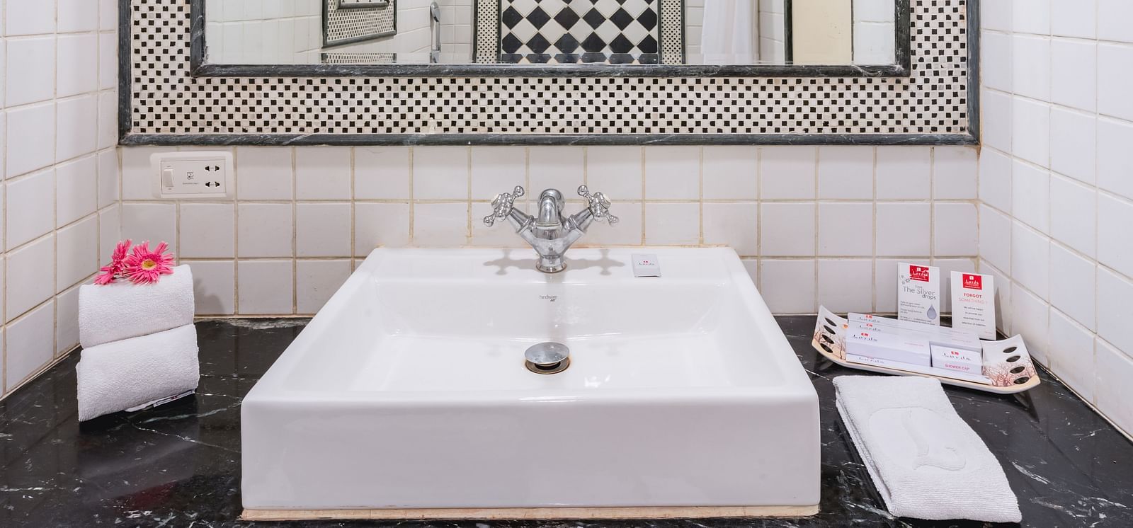 Deluxe Suite Bathroom
