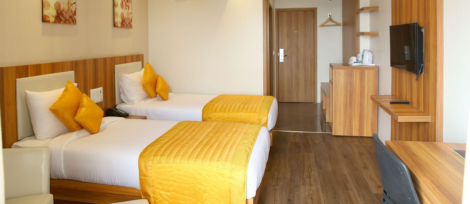 Deluxe Silver Rooms with posh twin beds2 and enticing interiors - le roi udaipur hotel