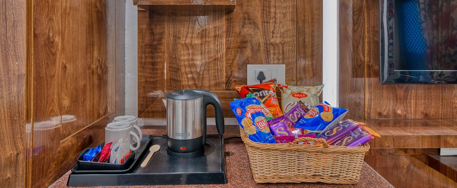 In-room tea and coffee station with a selection of refreshments at Royal Comfort Regency, ensuring added comfort and convenience.