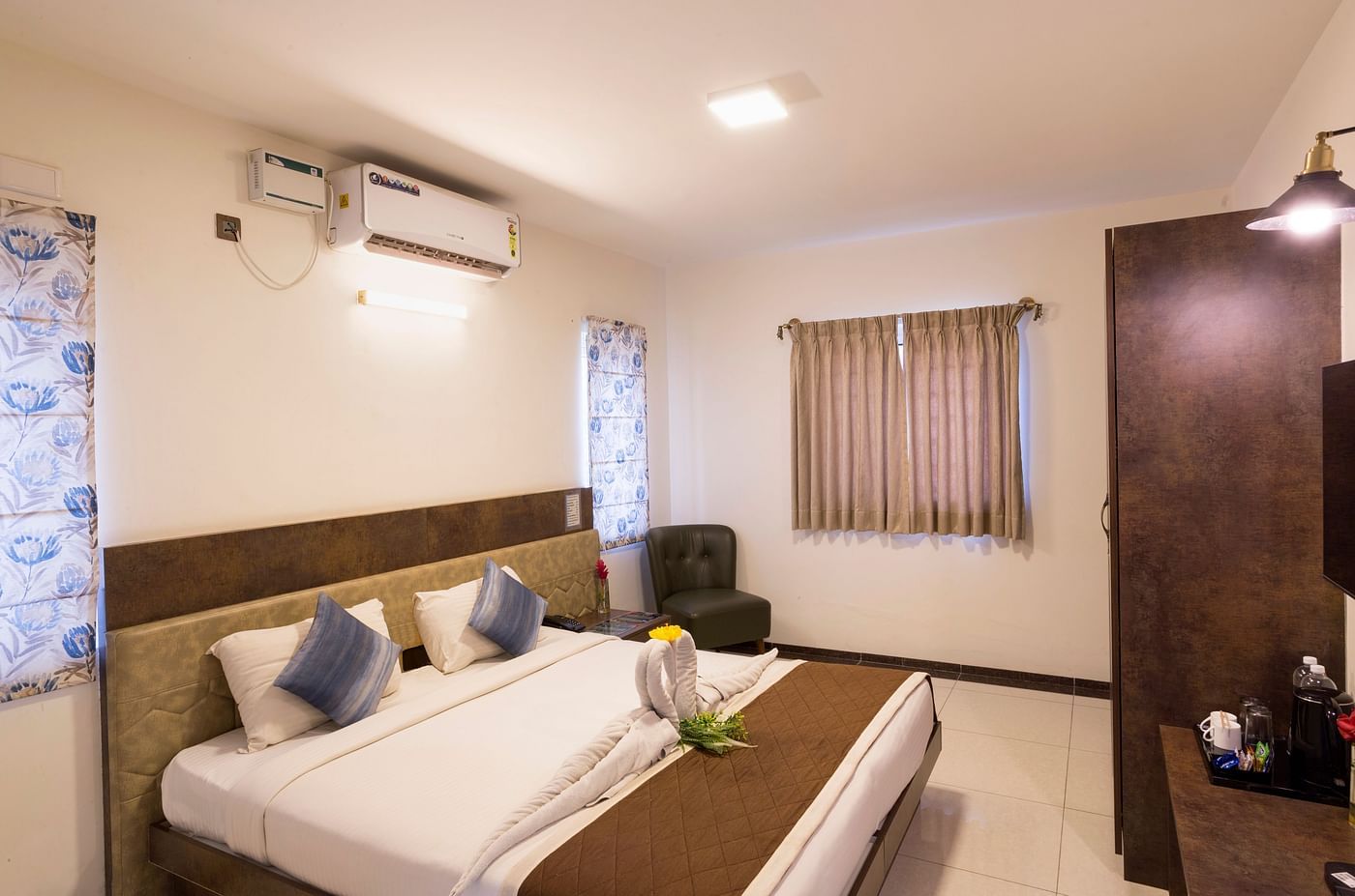 Contemporary bedroom with seating area and air conditioning – Nirantara Resort & Spa