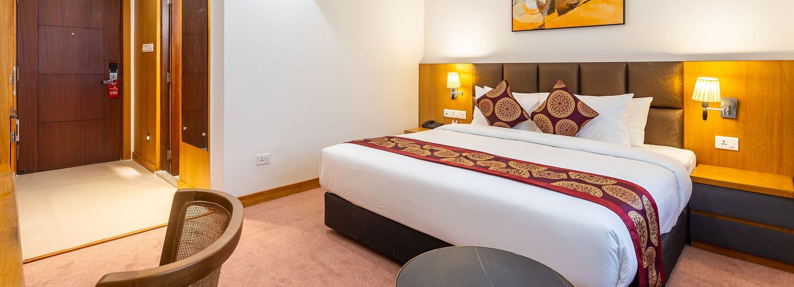 Deluxe King Room Image Number 2