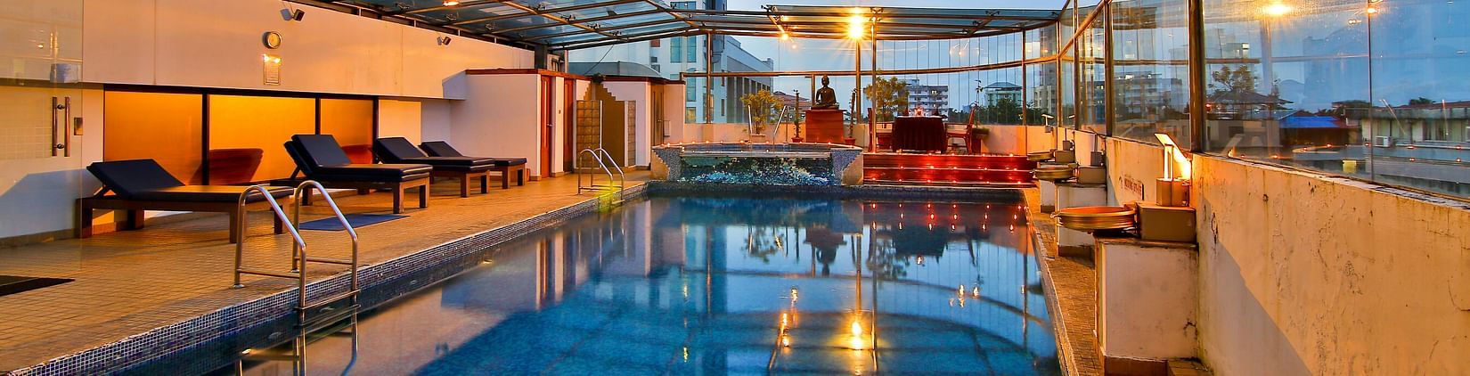 Swimming Pool ,The Gokulam Park Hotel Kochi
