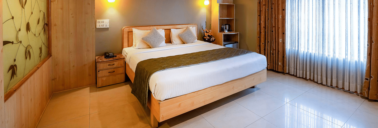 A bright Suite in Bangalore featuring a comfortable king size bed and elegant decor - Cross Roads Inn, Bengaluru
